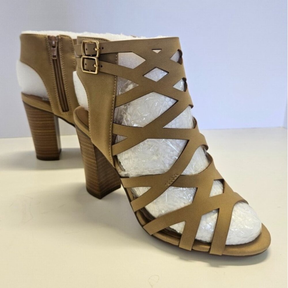 Women Size 7 Dressy Open Toe Ankle Strap Heeled Sandals Color Sand Laser Cut - Picture 8 of 9